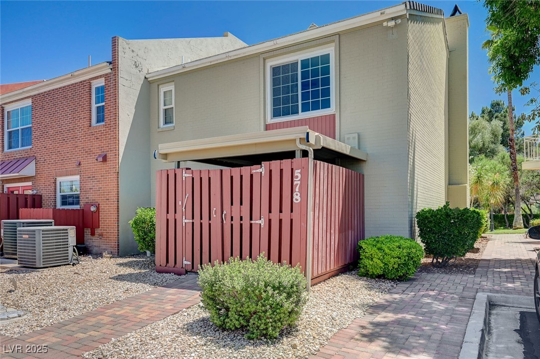 578 Tam O Shanter Property Photo 36