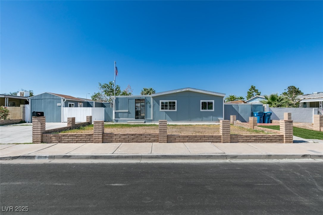 4898 Fiesta Way Property Photo