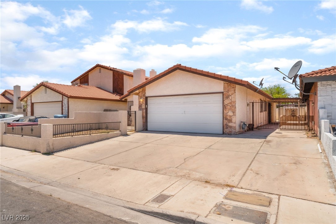 1729 Yellow Rose Street Property Photo