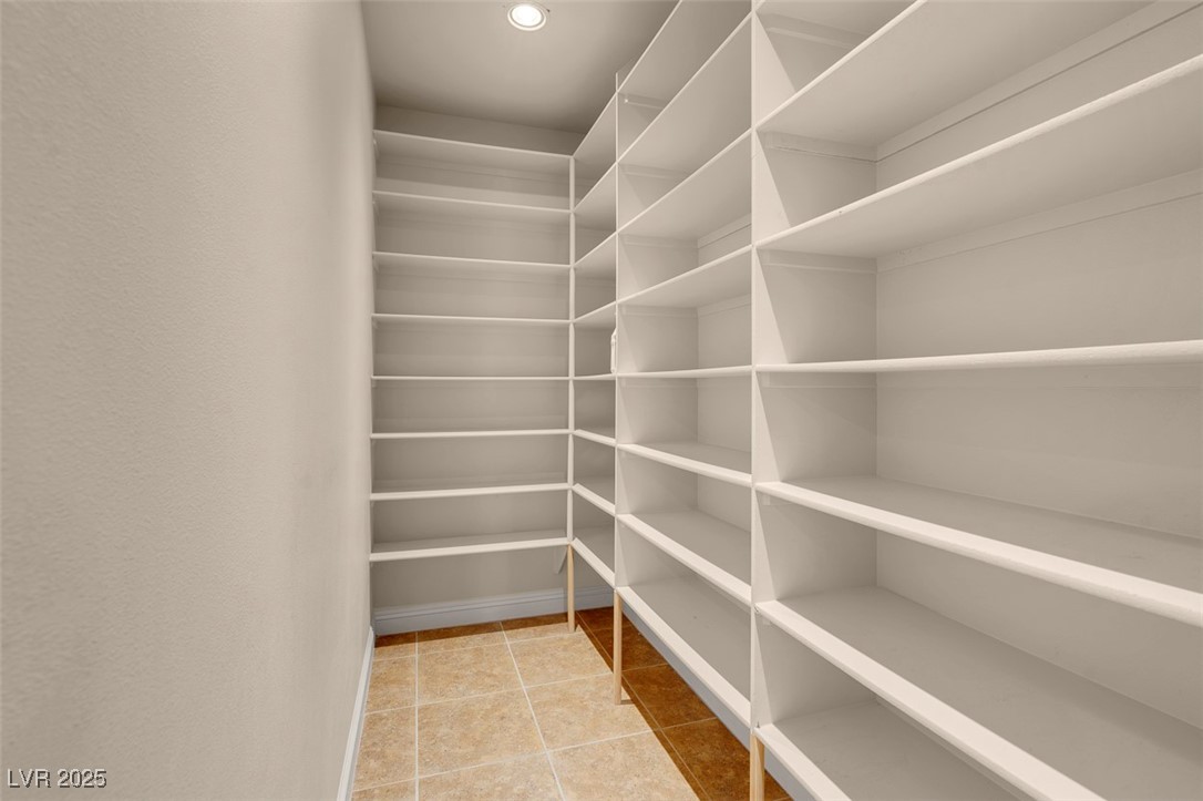 7668 Friendly Breeze Court Property Photo 9