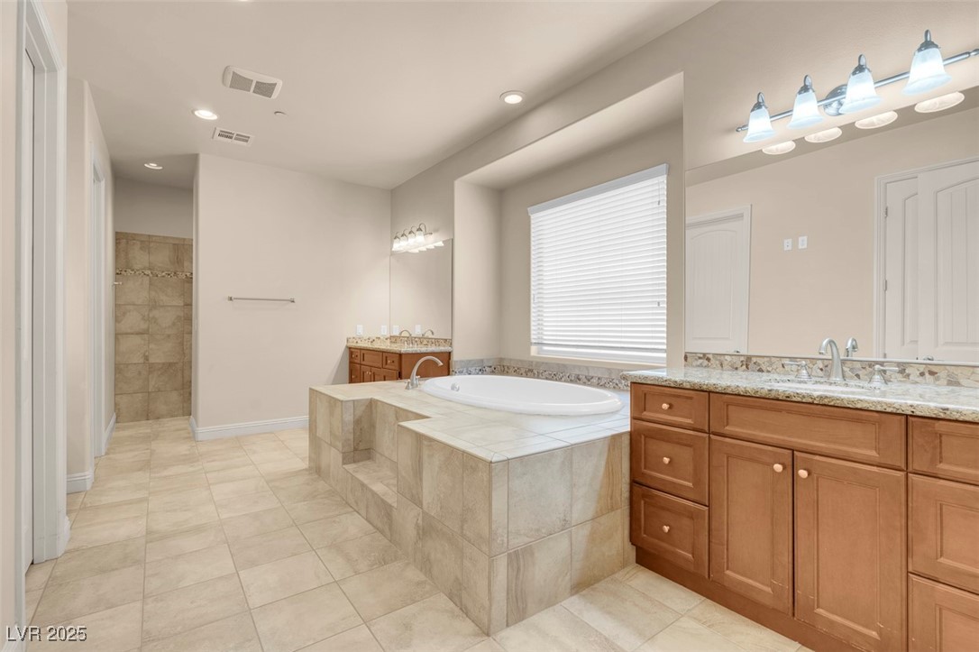 7668 Friendly Breeze Court Property Photo 17