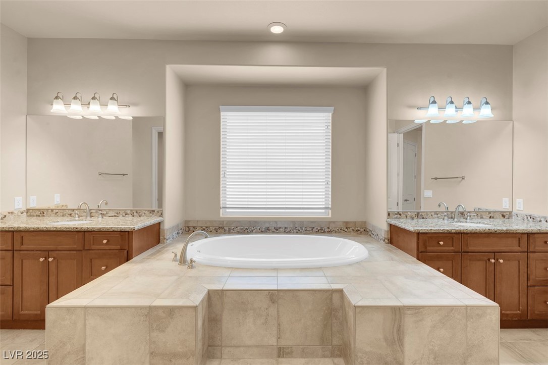 7668 Friendly Breeze Court Property Photo 18