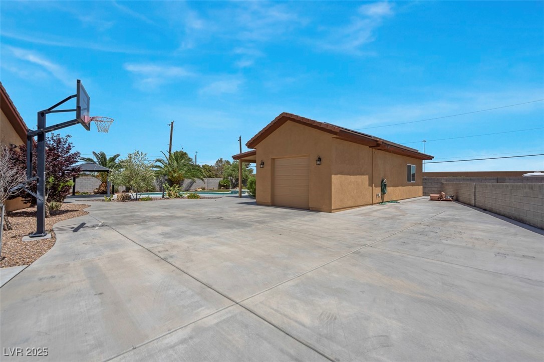7668 Friendly Breeze Court Property Photo 56