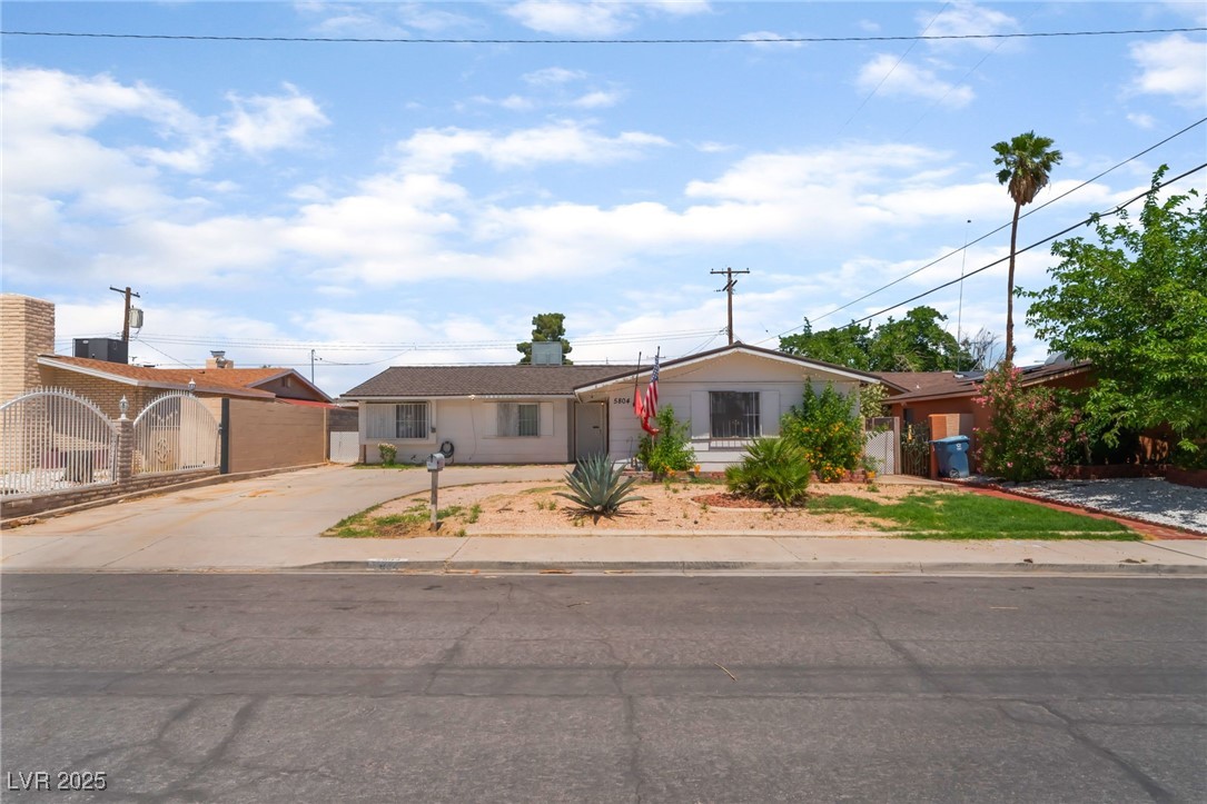 5804 Apple Valley Lane Property Photo 1