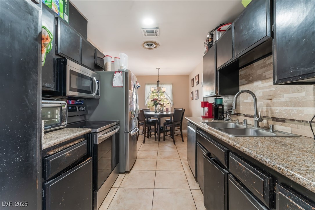 5804 Apple Valley Lane Property Photo 4