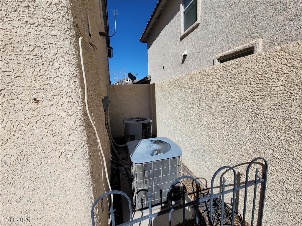 10799 Flame Vine Court Property Photo 8