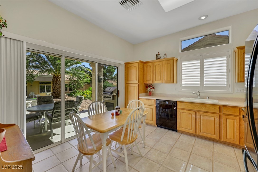10532 Sea Palms Avenue Property Photo 9