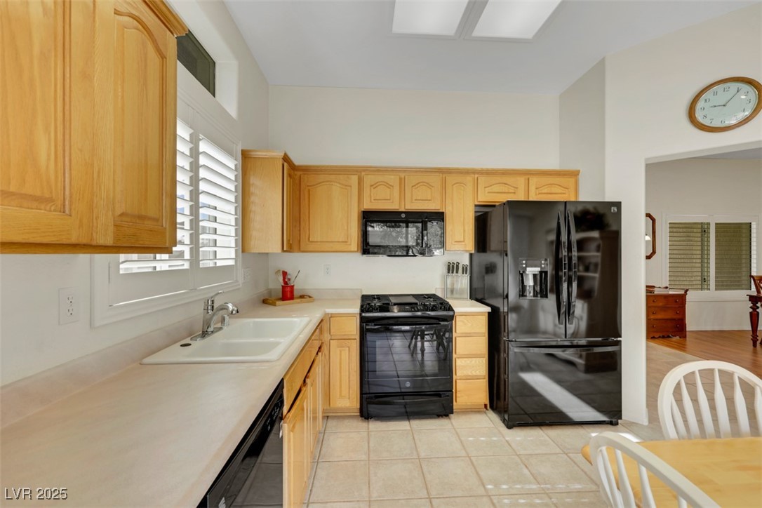 10532 Sea Palms Avenue Property Photo 10