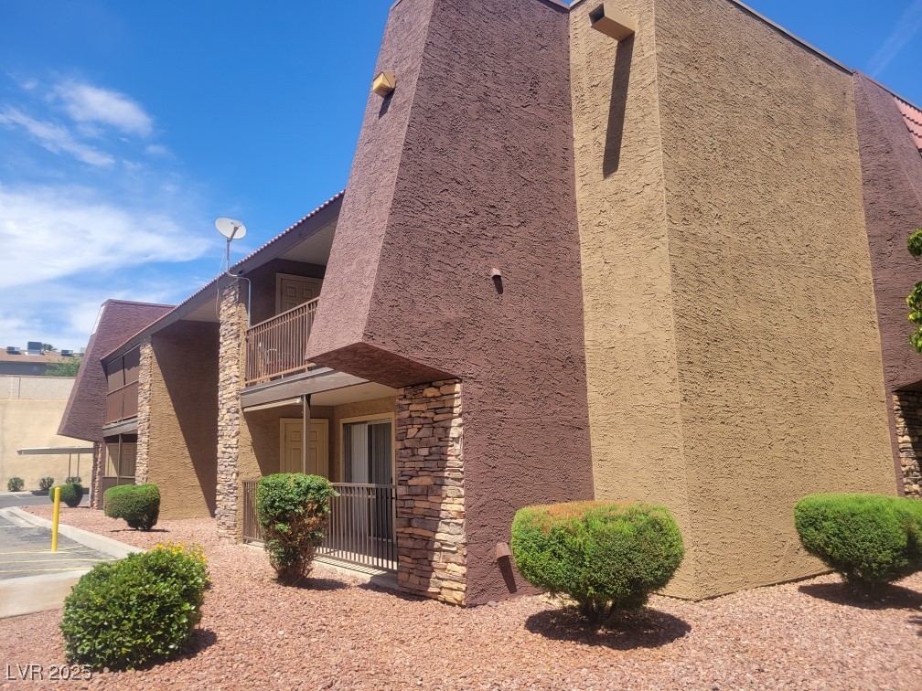 5188 River Glen Drive 453 Property Photo 1