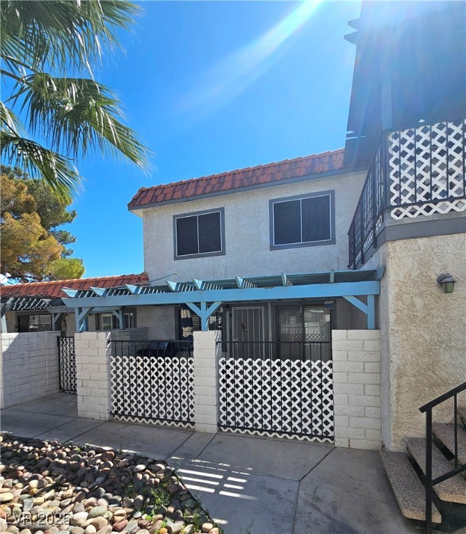 1128 Willow Tree Drive C Property Photo