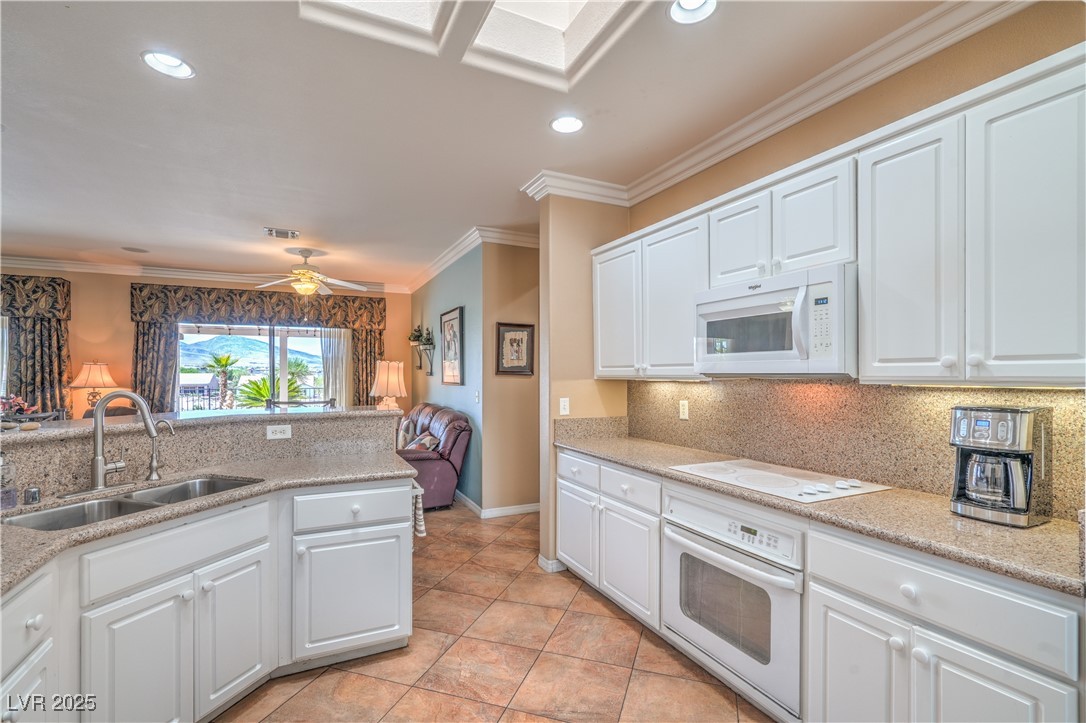 2319 Hardin Ridge Drive Property Photo 14