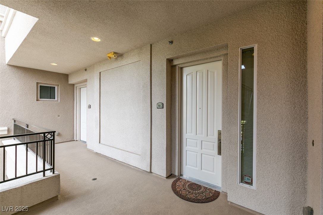 9201 Tesoras Drive 302 Property Photo 5