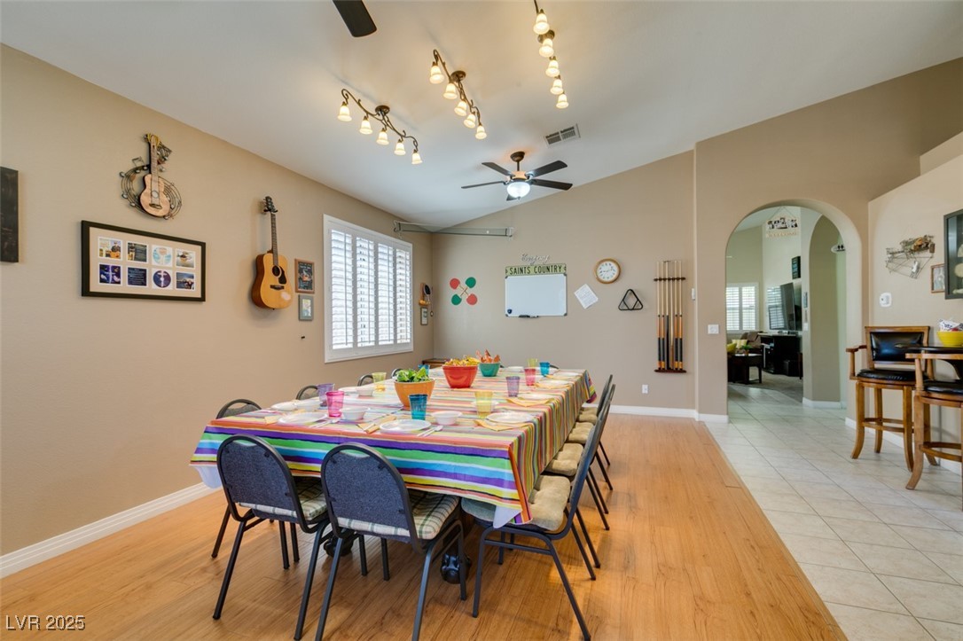 2543 Farmington Avenue Property Photo 3