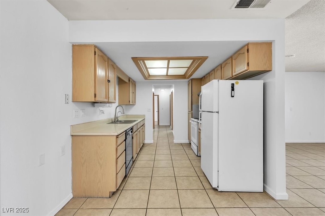 1158 East Hacienda Avenue Property Photo 17