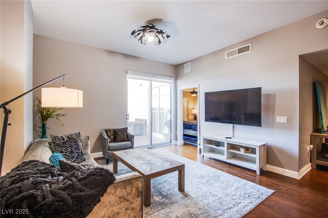 150 Las Vegas Boulevard 807 Property Photo