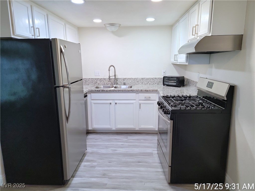 5211 Caliente Street 33 Property Photo 6