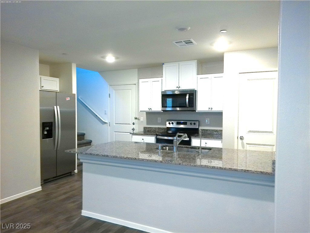 351 Summer Sparrow Avenue Property Photo 6