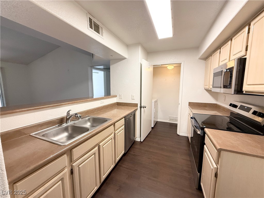 555 East Silverado Ranch Boulevard 2151 Property Photo 6