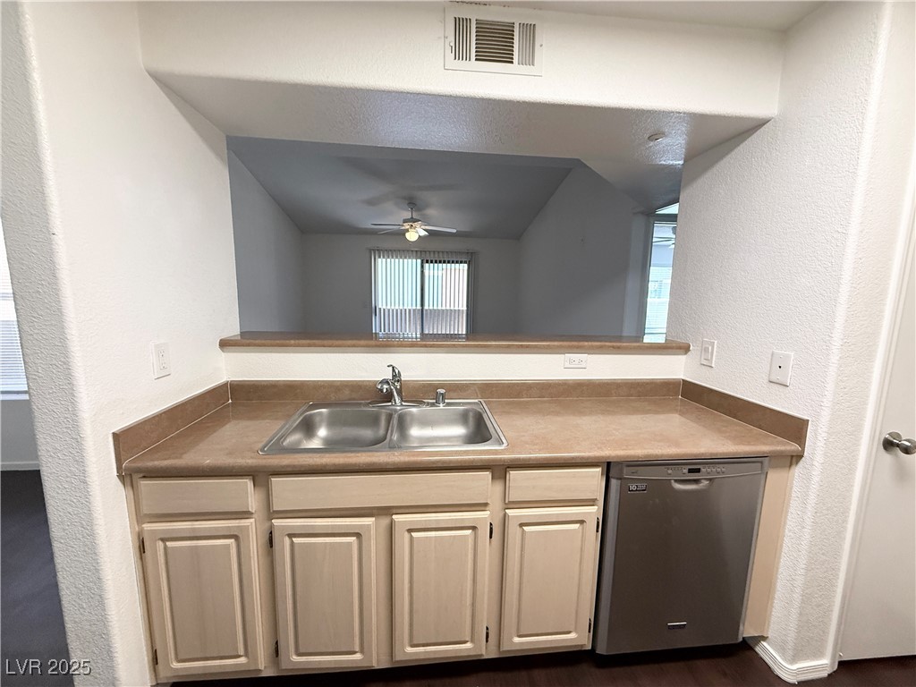 555 East Silverado Ranch Boulevard 2151 Property Photo 8