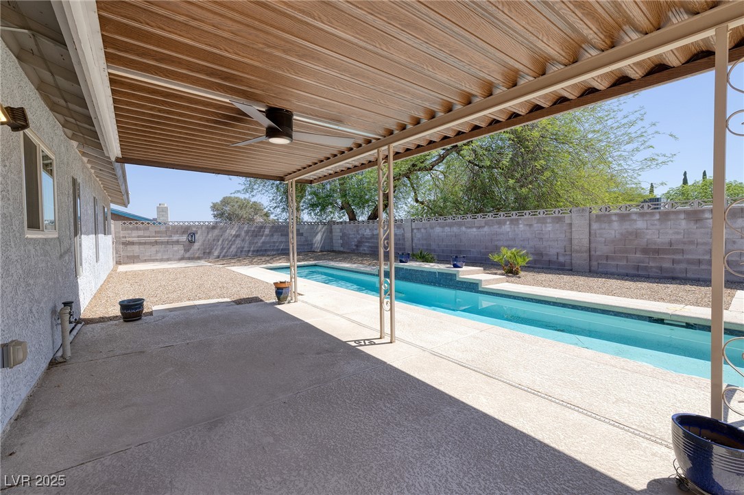 616 Fernbrook Drive Property Photo 4