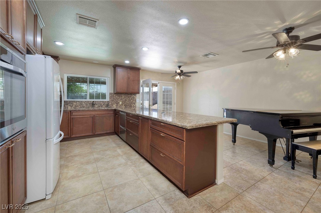 616 Fernbrook Drive Property Photo 10