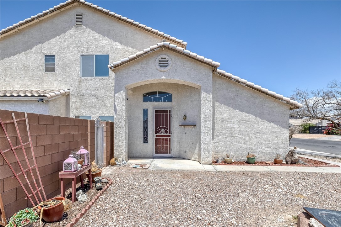 2147 Bridle Wreath Lane Property Photo 5