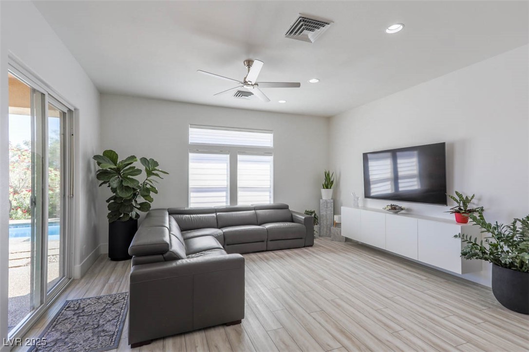 271 East Shelbourne Avenue Property Photo 18
