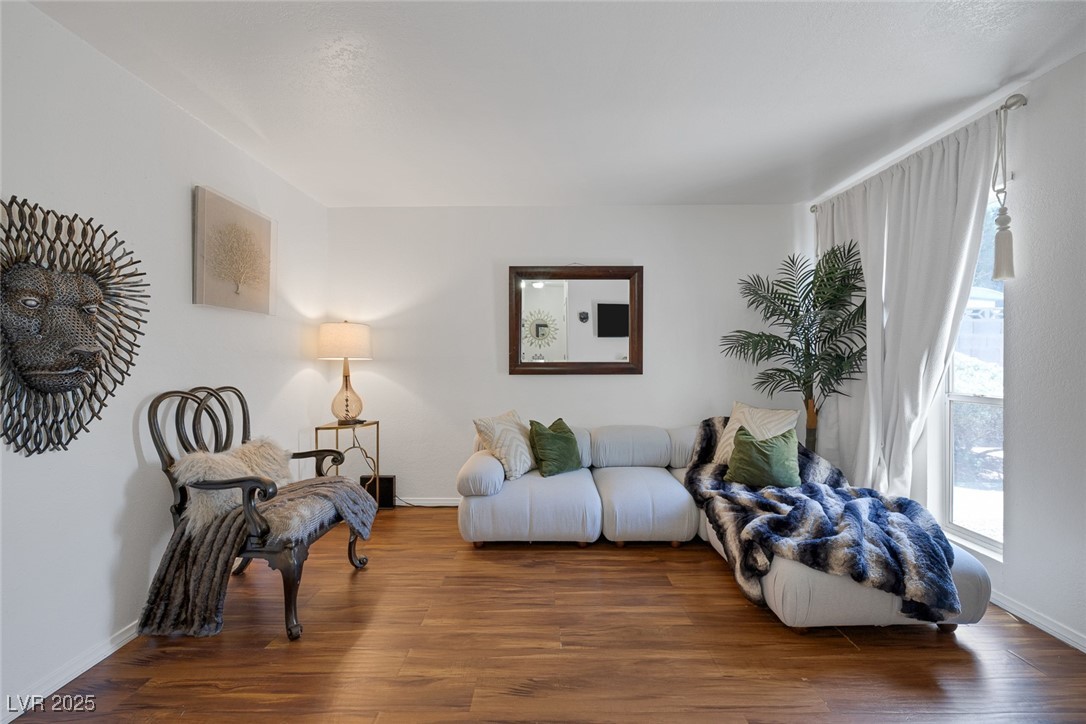 526 Sellers Place Property Photo 5