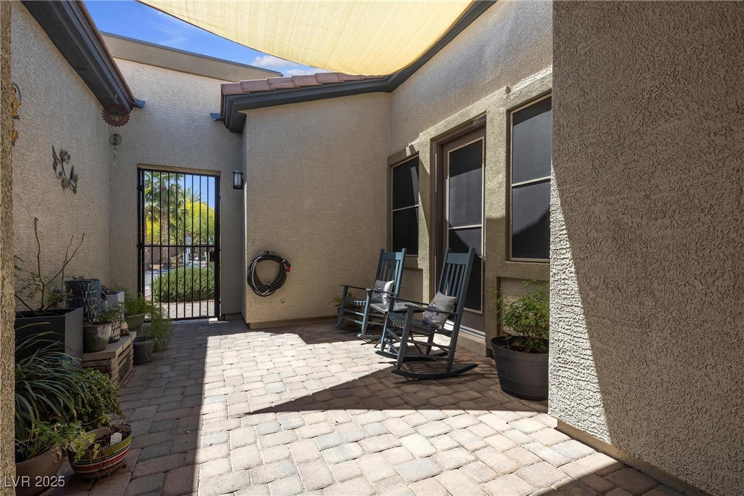 7072 Arabian Ridge Street Property Photo 3