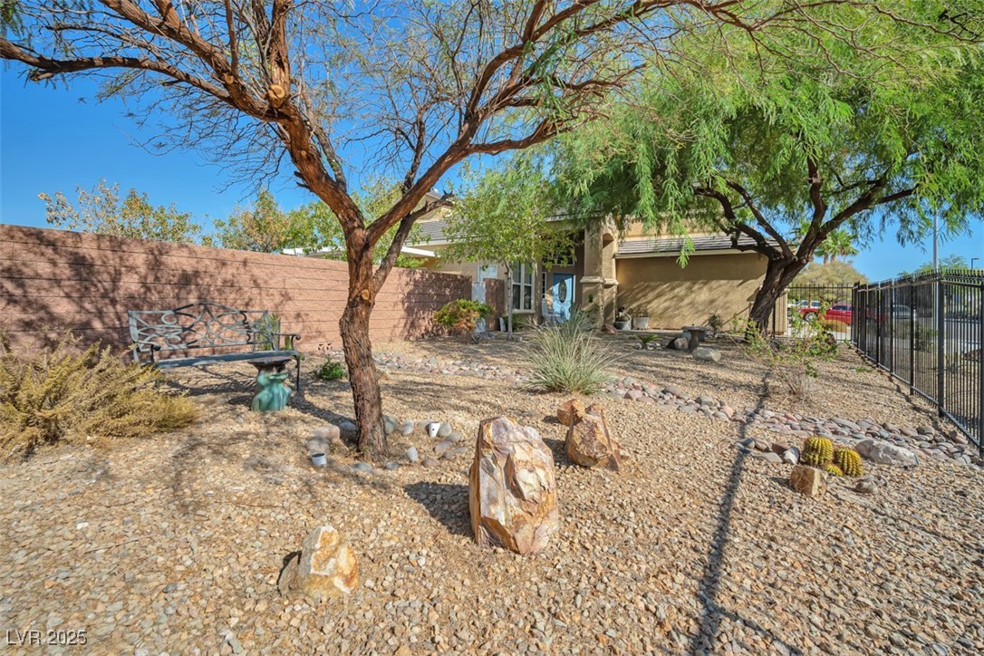 1740 Flores Lane Property Photo 3