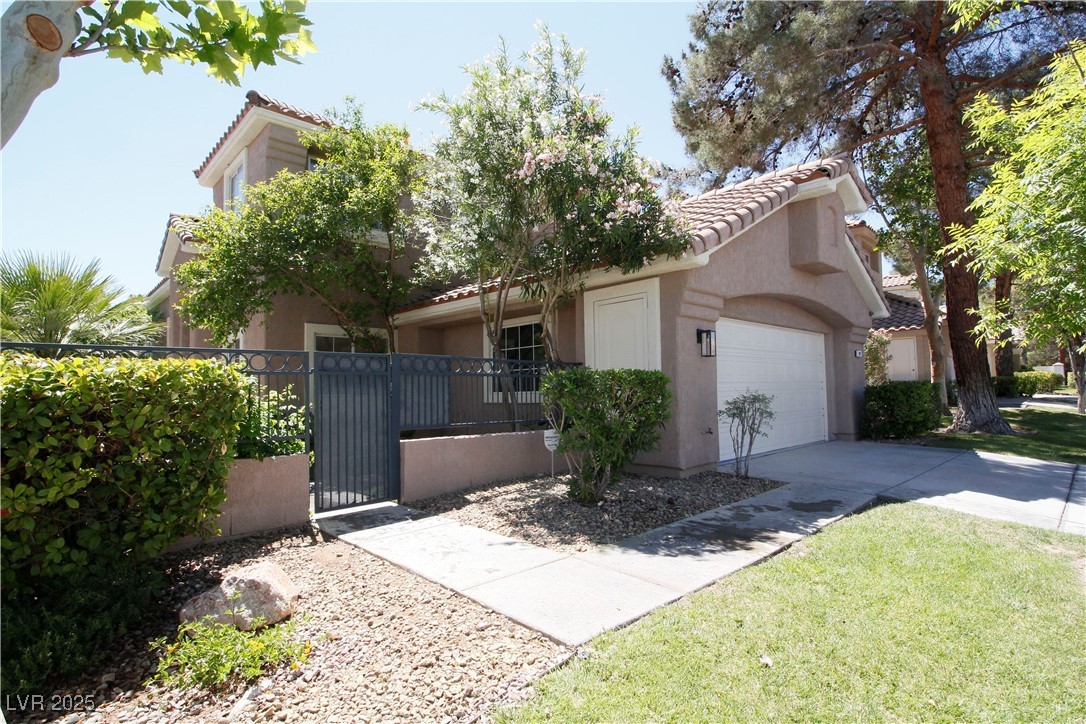 912 Pro Players Drive Property Photo 1