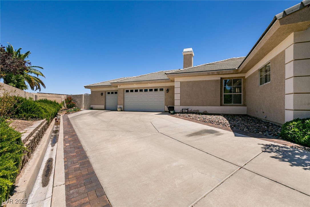7718 Willow Cove Circle Property Photo 3
