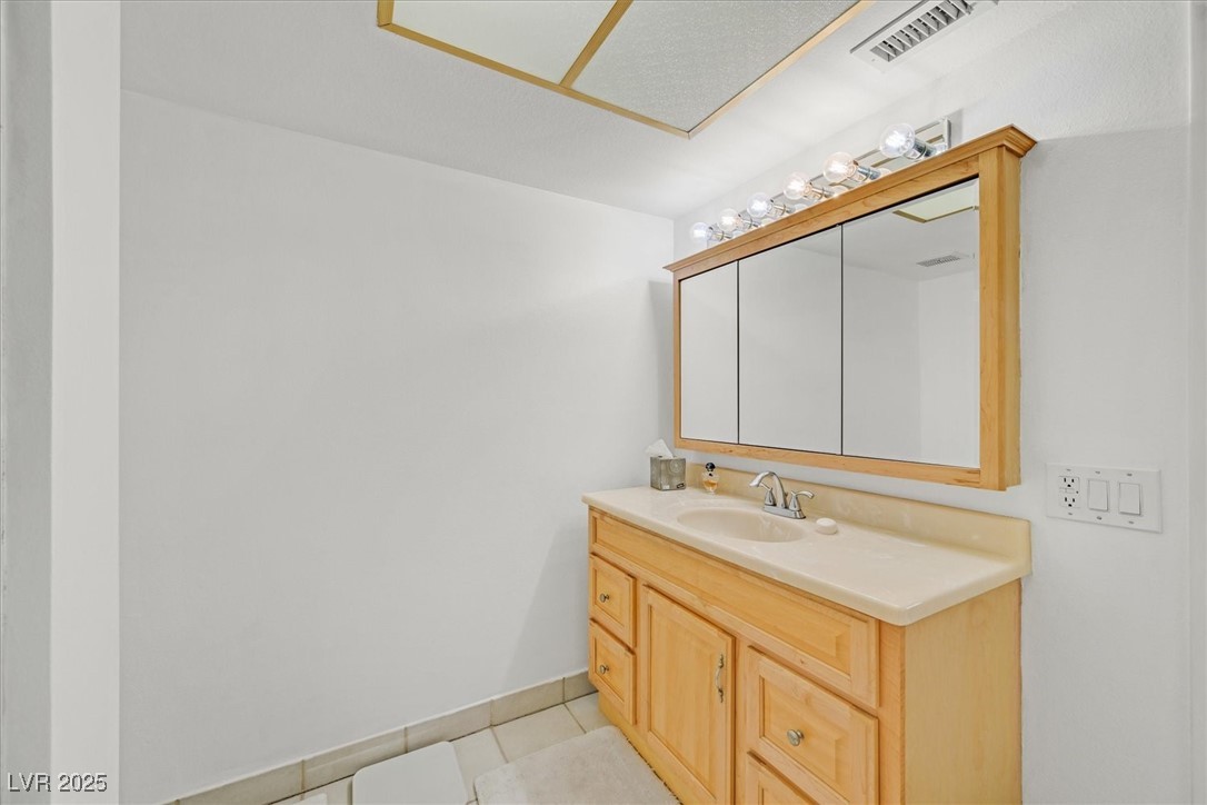 3753 Heritage Avenue Property Photo 10