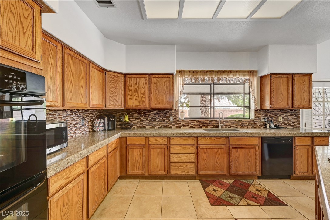 7461 Tahoe Basin Drive Property Photo 20