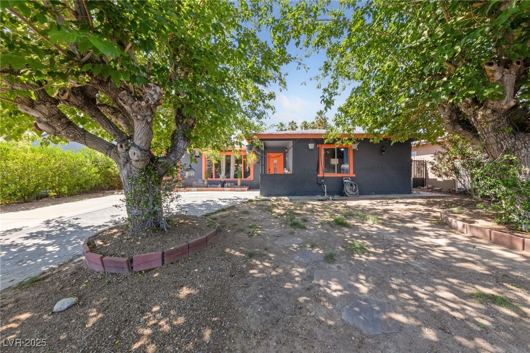 1916 Canosa Avenue Property Photo 2