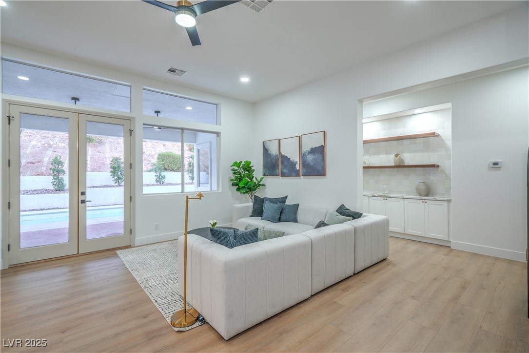 3020 Via Venezia Property Photo 8