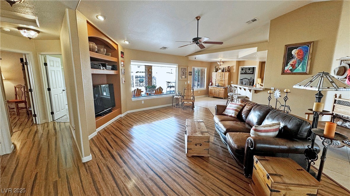 5480 Lincolnwood Court Property Photo 13
