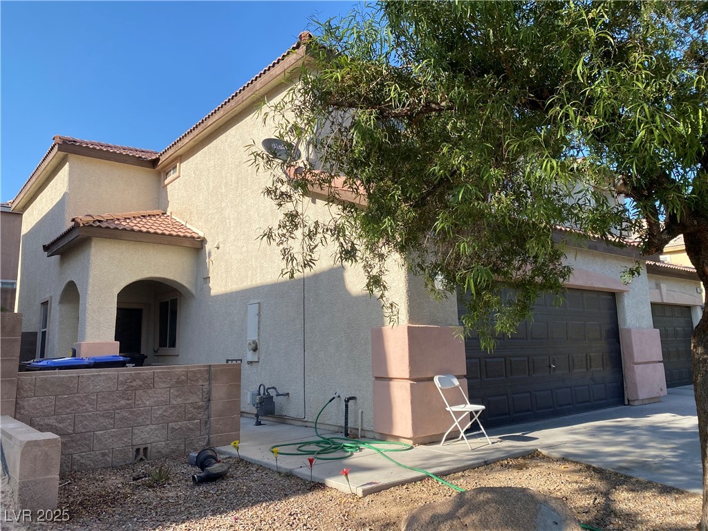 728 Twilight Blue Avenue Property Photo 2