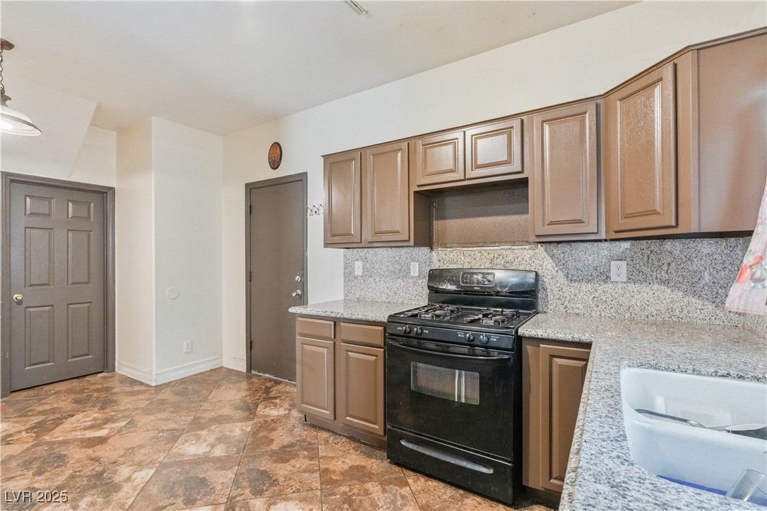 728 Twilight Blue Avenue Property Photo 7