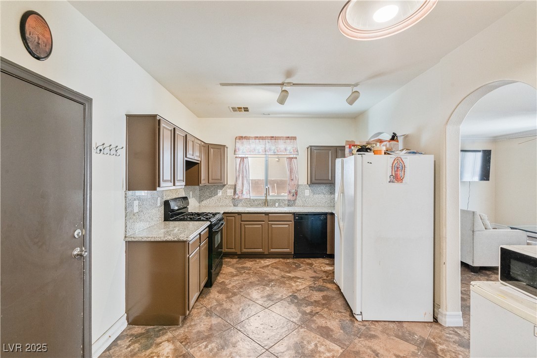 728 Twilight Blue Avenue Property Photo 8