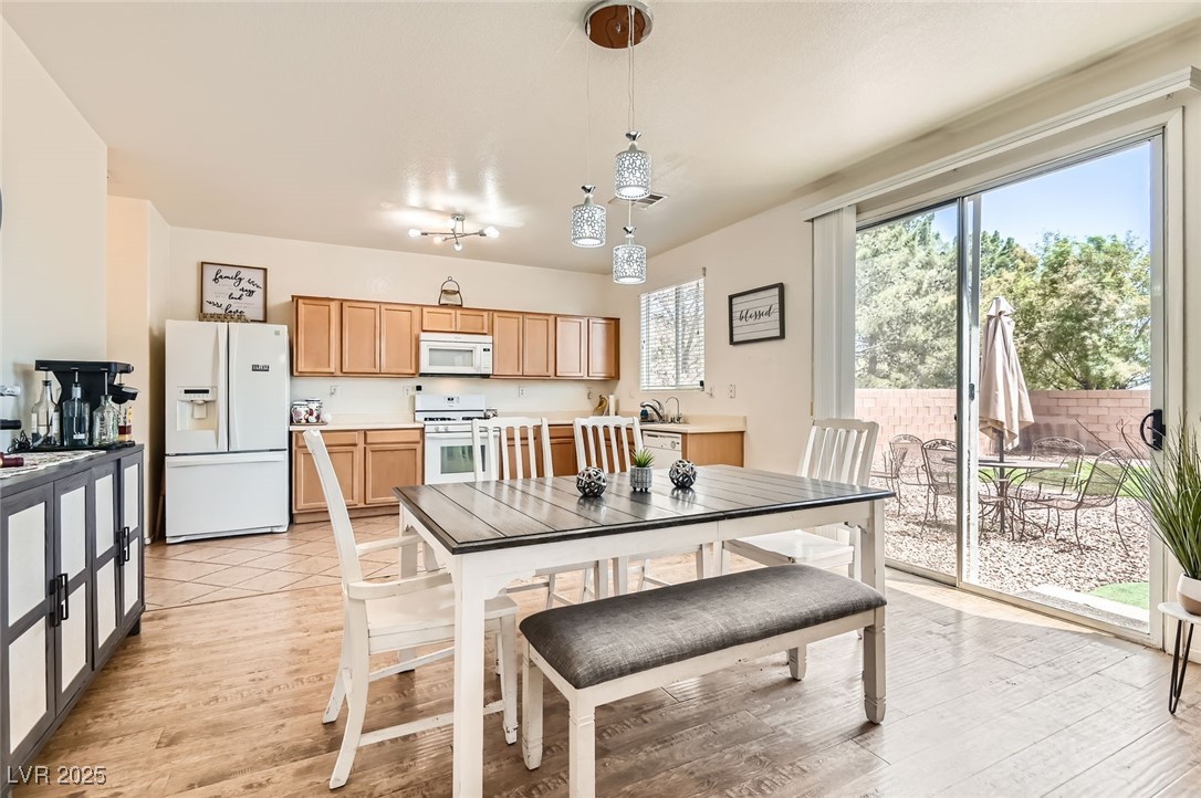 8252 Pearl Oasis Court Property Photo 7