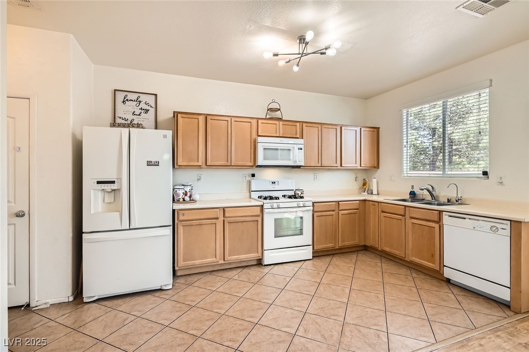 8252 Pearl Oasis Court Property Photo 10