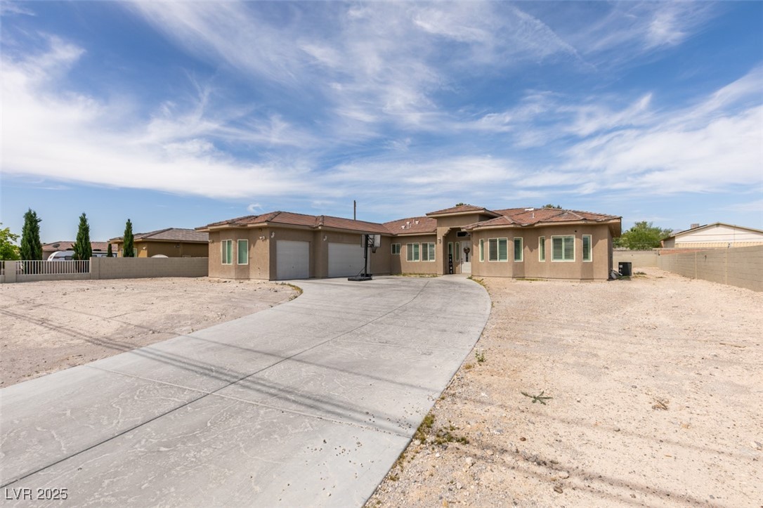 6131 Rio Vista Street Property Photo 2