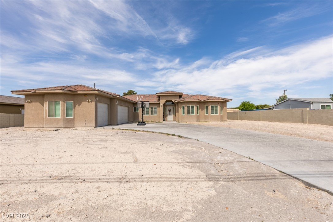 6131 Rio Vista Street Property Photo 3