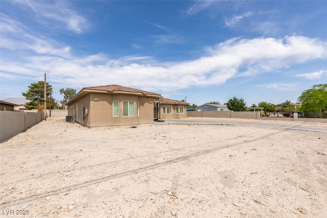 6131 Rio Vista Street Property Photo 4