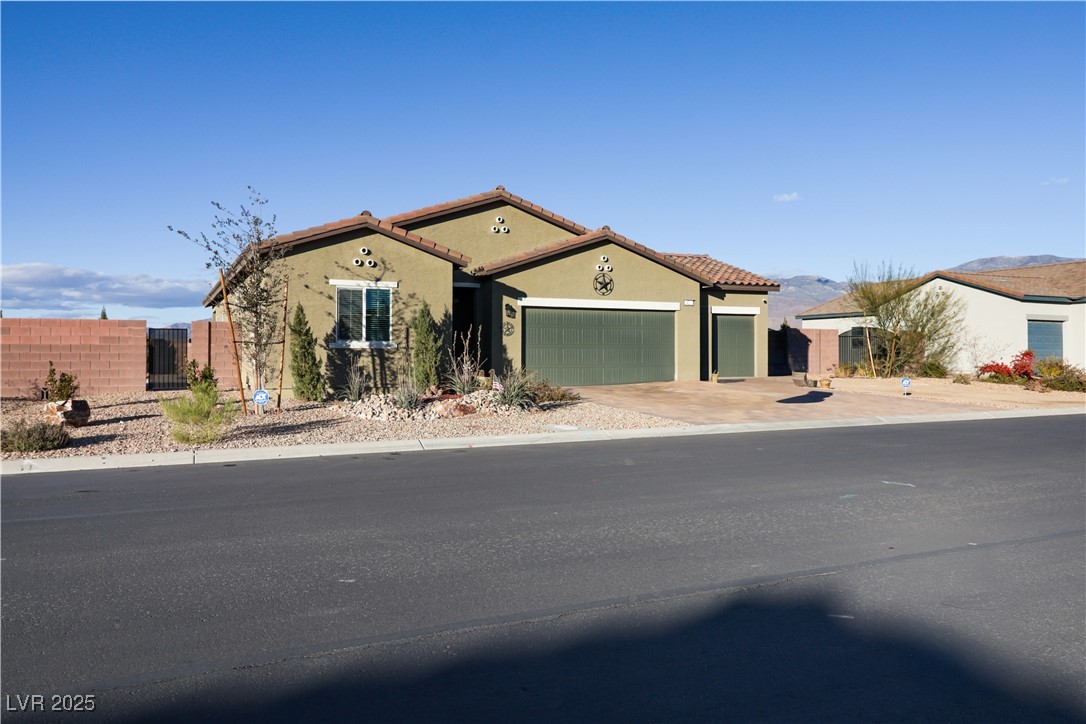 42 Late Harvest Avenue Property Photo 1