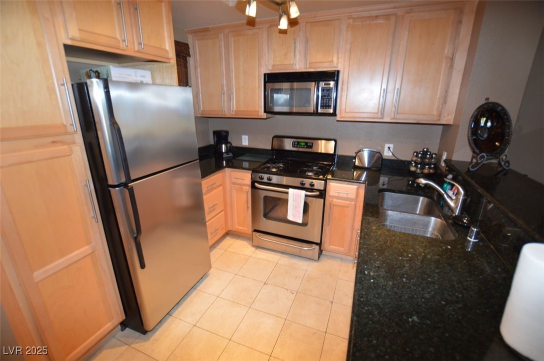 270 East Flamingo Road 319 Property Photo 6