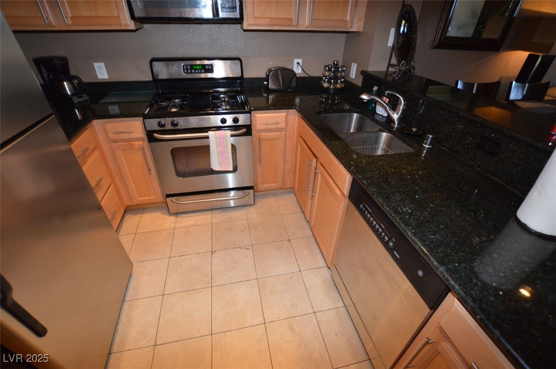 270 East Flamingo Road 319 Property Photo 9