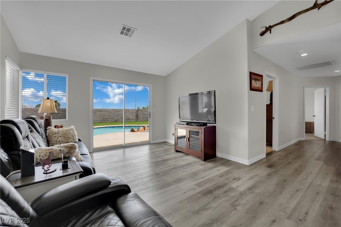 394 Lombardy Circle Property Photo 8