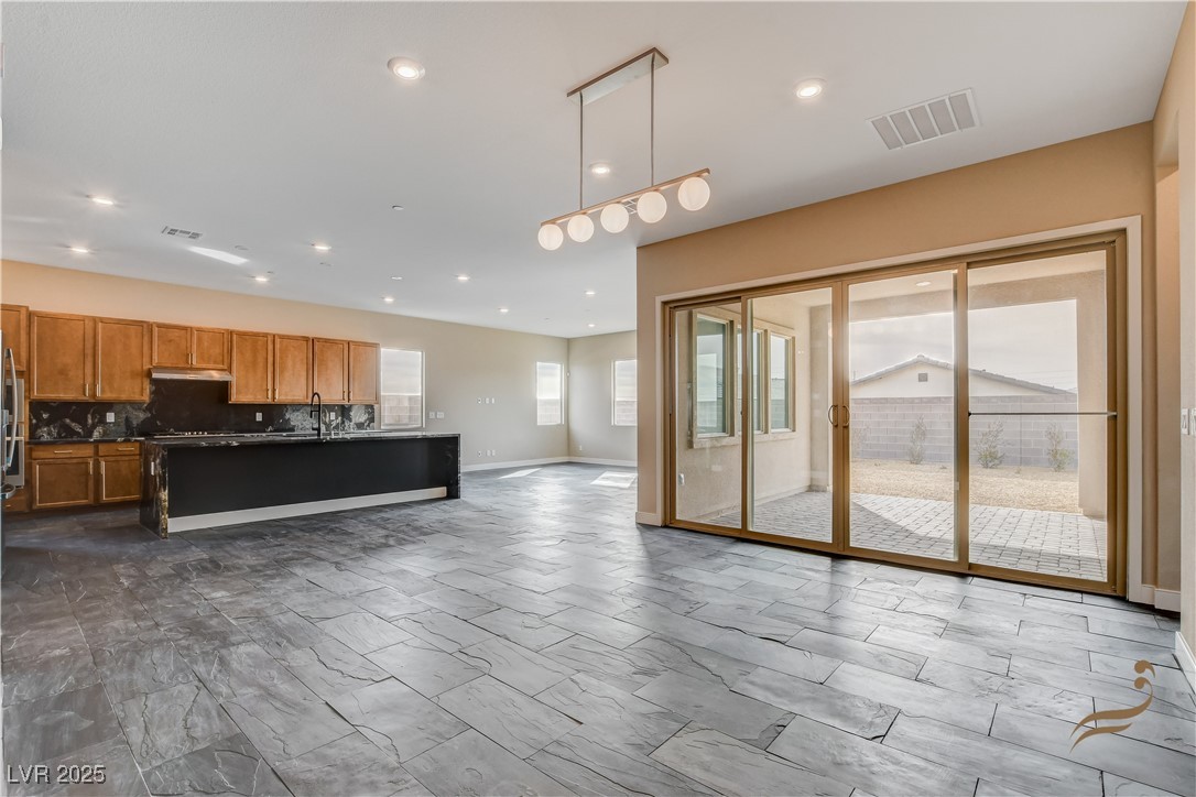11837 Grassy Plain Avenue Property Photo 13